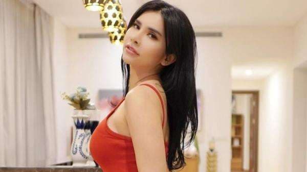 Maria Vania Menggoda Pakai Tanktop Merah Ketat: Jangan Diseruduk <i>Plis</i>!