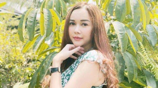 7 Potret Aura Kasih Ultah Ke-35 Makin Seksi, Nomor 1 Bikin Netizen Cenat-Cenut!