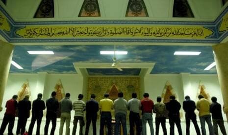 Imam Teringat Belum Mandi Junub, Apakah Sholat Para Jamaahnya Batal?