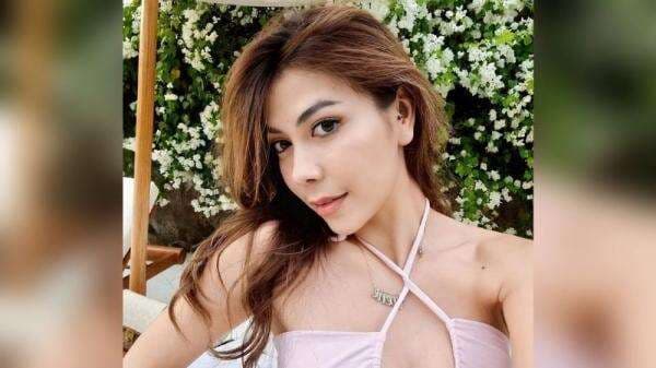 Kimberly Irene Pakai Bikini Pink Pamer Body Goals, Netizen: Melengkung Kayak Sirkuit Sentul! Kimberly Irene Pakai Bikini Pink Pamer Body Goals, Netizen: Melengkung Kayak Sirkuit Sentul!