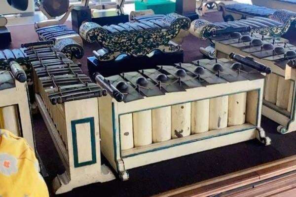 15 Alat Musik Tradisional Indonesia dan Cara Memainkannya Lengkap