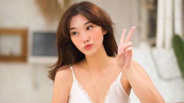 Gaya Livy Renata Pakai Tanktop Putih Seksinya Maksimal, Netizen: I Suka U So Much! Gaya Livy Renata Pakai Tanktop Putih Seksinya Maksimal, Netizen: I Suka U So Much!