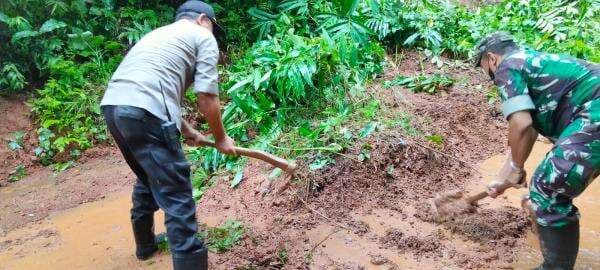 Longsor dan Banjir di Waringinkurung, Akses Jalan Antar Desa Terputus