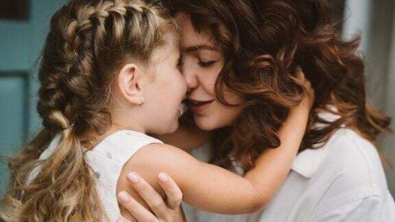 Pola Asuh Demokratis Disebut Lebih Baik dari Pola Asuh Lainnya, Ternyata Ini Alasannya...