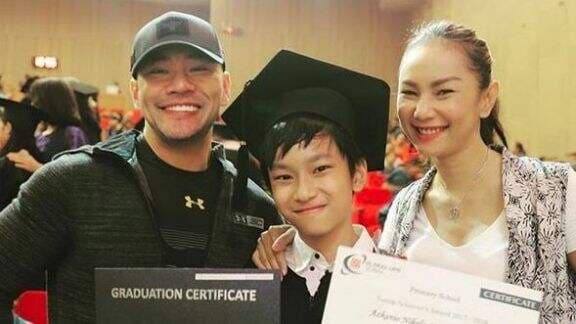 Kini Berbeda Agama dengan Ayah dan Ibunya, Deddy Corbuzier Akui Ingin Azka Ikut Mualaf, tapi…