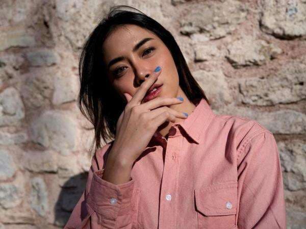 3 Gaya Foto Kekinian ala Baby Jovanca, Presenter Cantik yang Menikah di Usia 17 Tahun