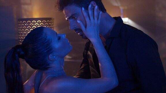 Film dan Serial Netflix Dewasa yang Menarik Ditonton Bareng Pasangan, Menggairahkan!