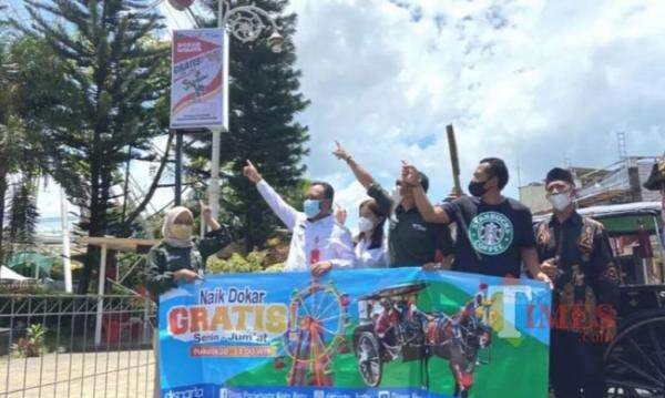 Diberi Neon Box, Wisatawan Dipermudah Temukan Dokar Wisata di Alun-Alun Kota Batu