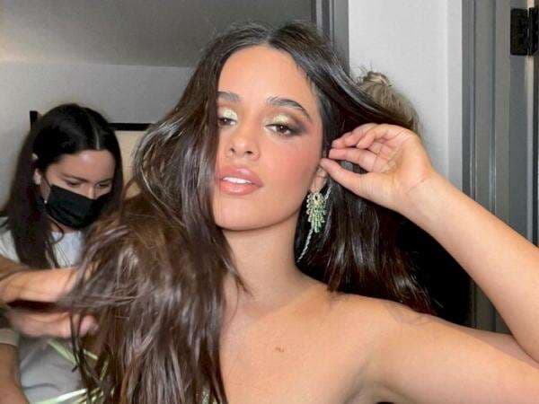 Camila Cabello Suguhkan Musik Latin yang Kental di Singel Baru Bareng Ed Sheeran 'Bam Bam'