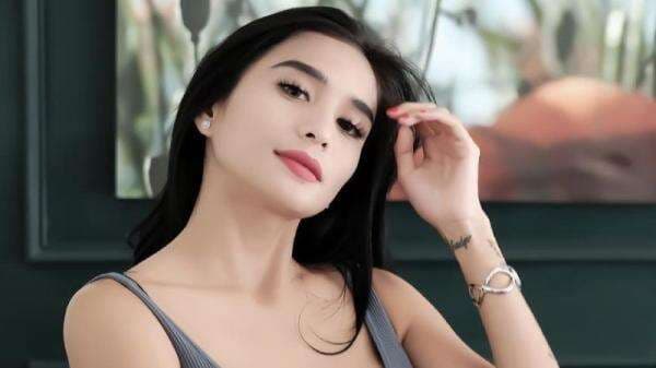 Bibie Julius Pakai Dres Ketat Belahan Dada Rendah, Netizen: Bukan Manusia