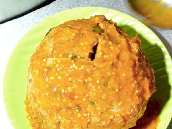 Pecinta Pedas Merapat! Cuma Rp7 Ribu, Baksonya Disiram Sambal Sampai Tumpah-tumpah