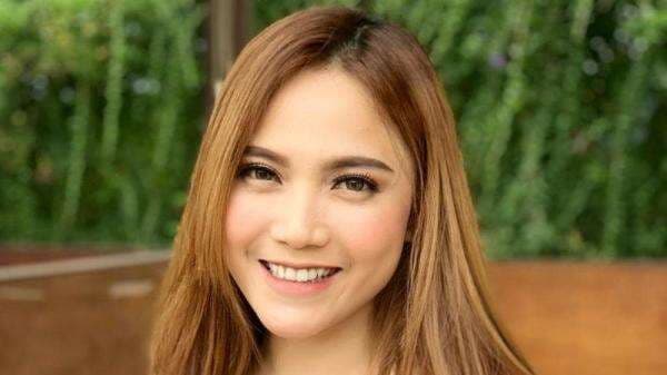 6 Gaya Seksi Dara Rafika Eks Trio Macan, Bikin Netizen Gagal Fokus!