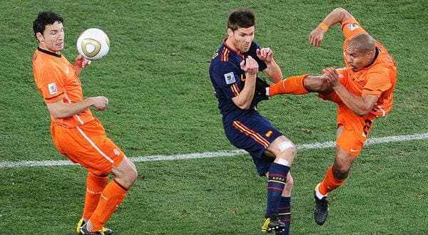 7 Tekel Terbrutal dalam Sejarah Sepak Bola, Nomor 1 Sampai Harus Pensiun karena Cedera Parah 7 Tekel Terbrutal dalam Sejarah Sepak Bola, Nomor 1 Sampai Harus Pensiun karena Cedera Parah