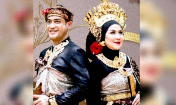 Ferry Irawan dan Venna Melinda Resmi Menikah, Mempelai Wanita Tampil Cantik Pakai Busana Adat Bali