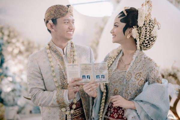 Uniknya Baju Pengantin CEO Ruangguru Belva dan Putri Indonesia Riau