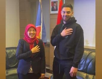 Sandy Walsh Nyanyi Lagu Indonesia Raya di KBRI Brussels, Netizen: Kasih Bangga Indonesia!