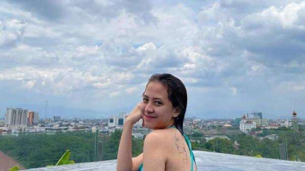 Pakai Bikini, Foto Adhisty Zara Disorot Warganet, Ada Tato di Punggungnya
