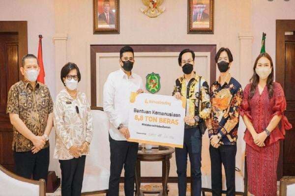Indra Kenz Unggah Foto Bareng Bobby Nasution, Netizen: Berkarya dalam Penjara Gimana Caranya` Indra Kenz Unggah Foto Bareng Bobby Nasution, Netizen: Berkarya dalam Penjara Gimana Caranya`