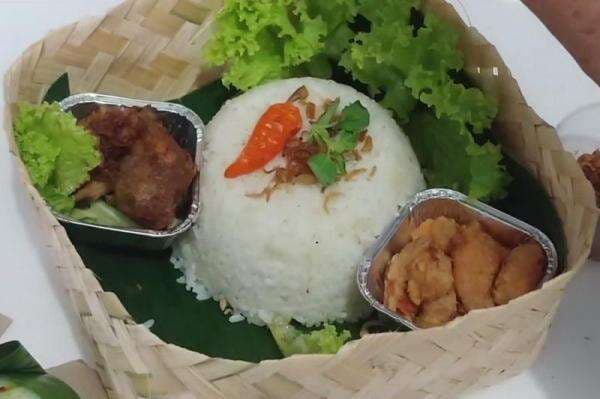 Mencicipi Nasi Jeruk Blangkon, Kuliner yang Sedang Hits di Semarang