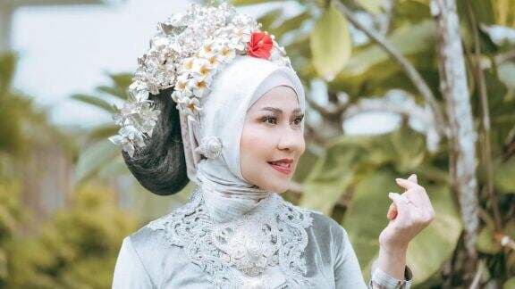 Resmi Lepas Status Janda, Konsep Hijab Berpadu Konde Venna Melinda Banjir Hujatan: Model Hijab Apalagi Ini