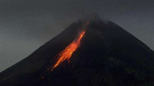 Gunung Merapi Luncurkan Awan Panas hingga Bunker Kaliadem