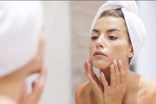 Ingin Kulit ‘Glass Skin’ Berkilau Seperti Kaca, Ini Tips Dokter