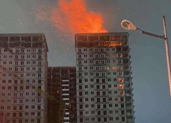 Rusunawa Persakih Terbakar, Pekerja Berhamburan