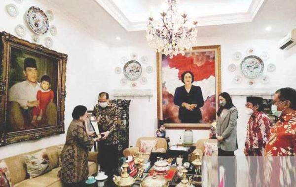 Megawati Selesaikan Krisis Moneter