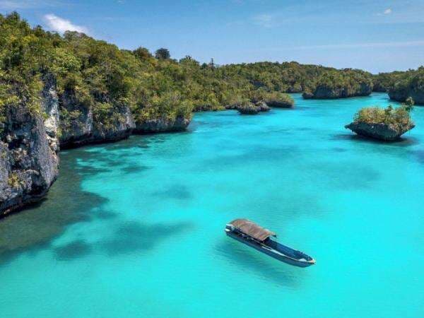 Pesona Pulau Bair, Pulau Tak Berpenghuni Namun Cantik Bak Raja Ampat