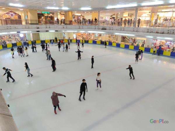 Yuk Menjajal Tempat Main Ice Skating di Jakarta, Seru Banget!