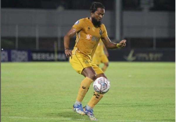 Profil Biodata Abdul Abanda Rahman, Bek Tinggi Besar yang Rajin Pindah Klub Profil Biodata Abdul Abanda Rahman, Bek Tinggi Besar yang Rajin Pindah Klub