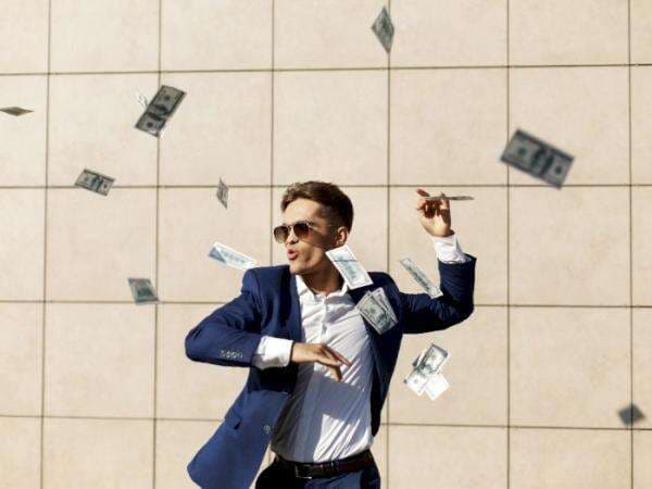 Tren Flexing, Benarkah Pamer Kekayaan di Media Sosial Tanda Kurang Percaya Diri?