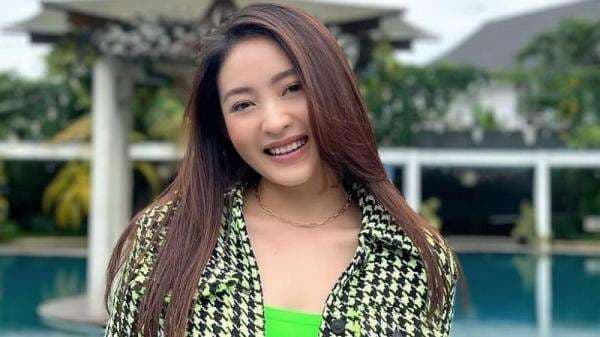 Gaya Natasha Wilona Pakai Tanktop Ketat Bikin Salfok, Makin Seksi dengan Body Berisi!