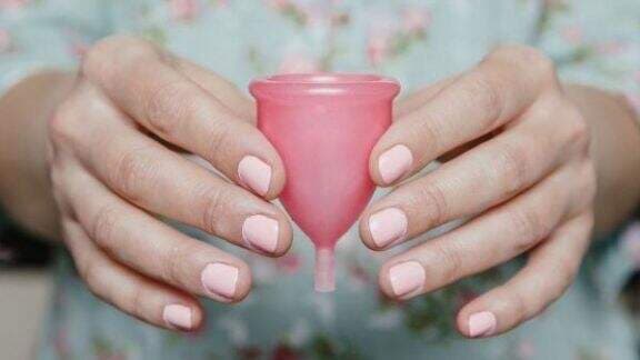 Beauty... Ini Cara Pakai dan Lepas Menstrual Cup yang Benar