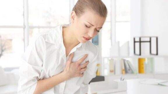 Sering Nyeri Dada? 7 Penyakit Ini Mungkin Jadi Penyebabnya, Segera Cek!