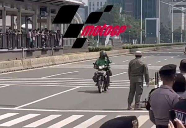 Viral, Video Ojol Santuy Lewati Rute Parade MotoGP Sambil Lambaikan Tangan