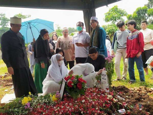 Ayah April Jasmine Meninggal Dunia, Ustaz Solmed: Pasti Berat
