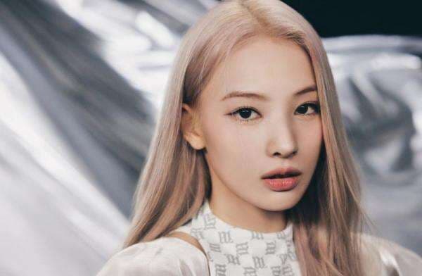 Jinni NMIXX Positif Covid-19, Merasa Sakit Tenggorokan hingga Demam Ringan