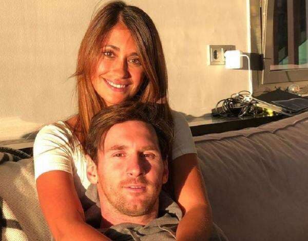 Lihat Langsung Lionel Messi Dicemooh Fans PSG, sang Istri Hampir Menangis di Tribun Penonton