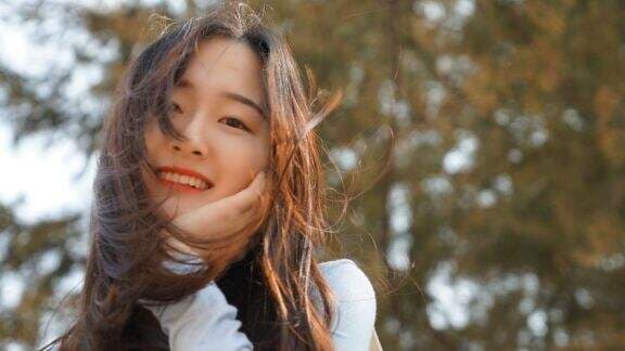 Manis Kayak Gula, 3 Zodiak yang Punya Senyuman Paling Manis Manis Kayak Gula, 3 Zodiak yang Punya Senyuman Paling Manis