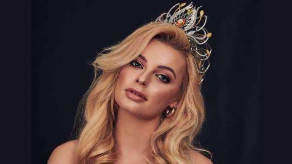 5 Potret Miss World 2021 Karolina Bielawska, Mirip Barbie!