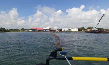 Pipa Pertamina Bawah Air Alami Rembes, Pantai Balongan Indah Tercemar