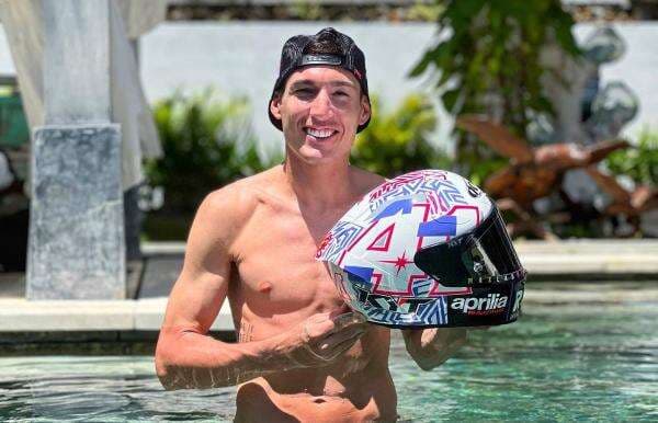 Raih 1 Juta, Espargaro Siap Lempar Helm KYT ke Penggemar Indonesia