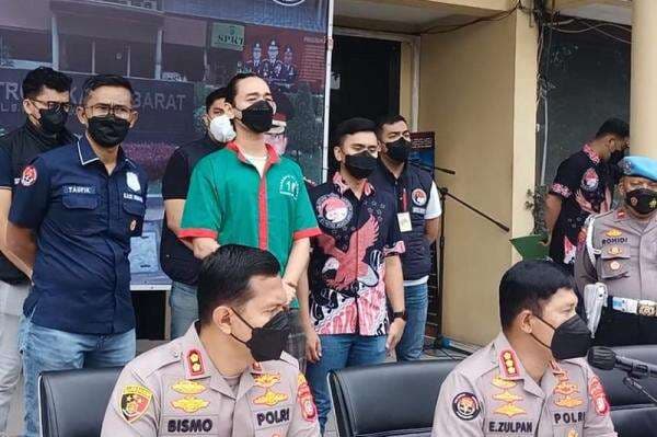 Resmi Tersangka Kasus Narkoba, Fauzan Lubis Sisitipsi Terancam 5 Tahun Penjara Resmi Tersangka Kasus Narkoba, Fauzan Lubis Sisitipsi Terancam 5 Tahun Penjara