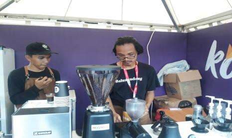 Pedagang Kopi di Sirkuit Pertamina Mandalika Laris Manis