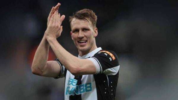 Kisah Miris Dan Burn, Bek Jangkung Newcastle United yang Hanya Punya 9 Jari Tangan