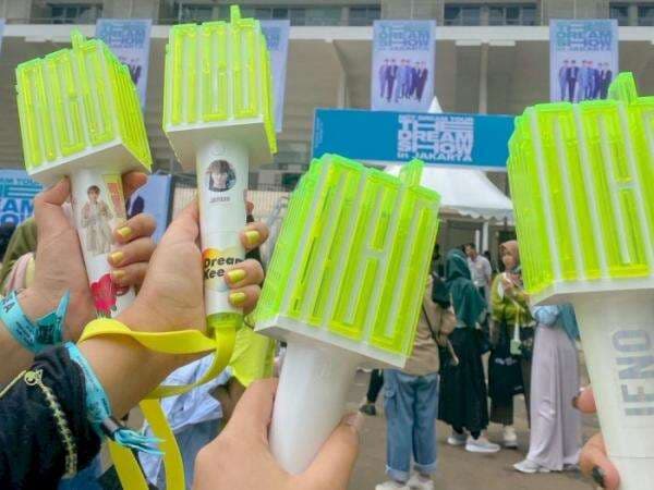 Tiga Barang yang Sering Dikoleksi Penggemar K-Pop