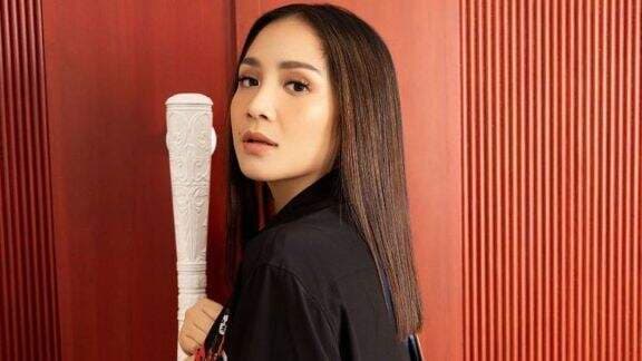 5 Koleksi Sandal Mewah Nagita Slavina, Bikin Geleng-geleng Harganya Setara Rumah KPR!