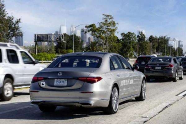 Mercedes-Benz S-Class Terbaru Hadirkan Mode Drive Pilot, Kemudi Otomatis di Tengah Macet