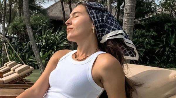 5 Outfit ke Pantai ala Olivia Jensen, Tanpa Bikini Tetap Seksi! 5 Outfit ke Pantai ala Olivia Jensen, Tanpa Bikini Tetap Seksi!